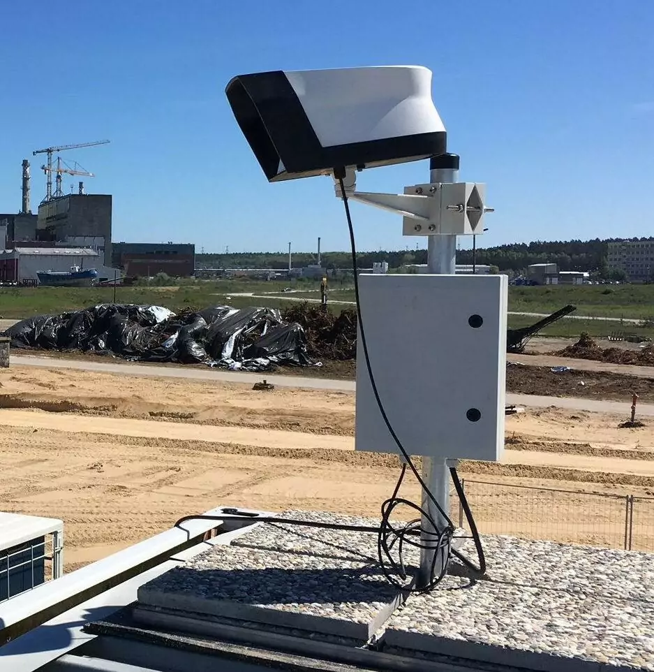 Aufgebaute Baustellenwebcam an einem Mast